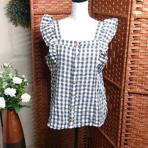 Sale 5/25! Maurices Gingham Top in Black and White size Large